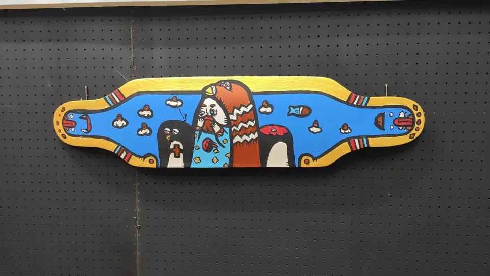 Obra Sem Titulo de Manoel Quitério, acrilica sobre shape de skate, 2013